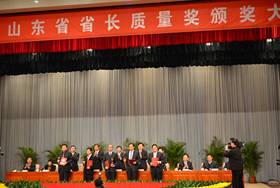 1月11日，山東省第三屆省長質(zhì)量獎表彰大會在山東省政府禮堂召開。