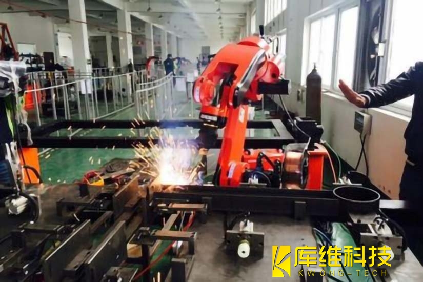 焊接<a href='http://www.51jixie.net.cn' target='_blank'><u>機(jī)器人工作站</u></a>